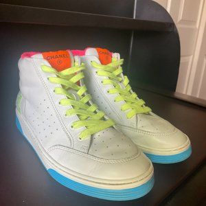 CHANEL Hightop Sneakers; white leather, brightly multicolored, good condition